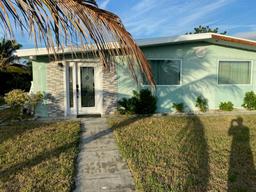 Picture of 471 Sharon Cir, Port Charlotte, FL 33952