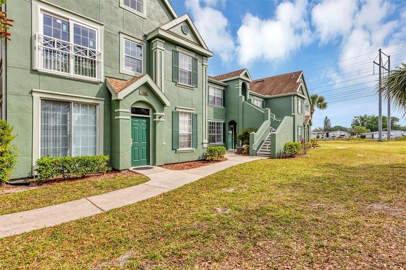 Picture of 10520 Windsor Lake Court Unit 10520, Tampa FL 33626