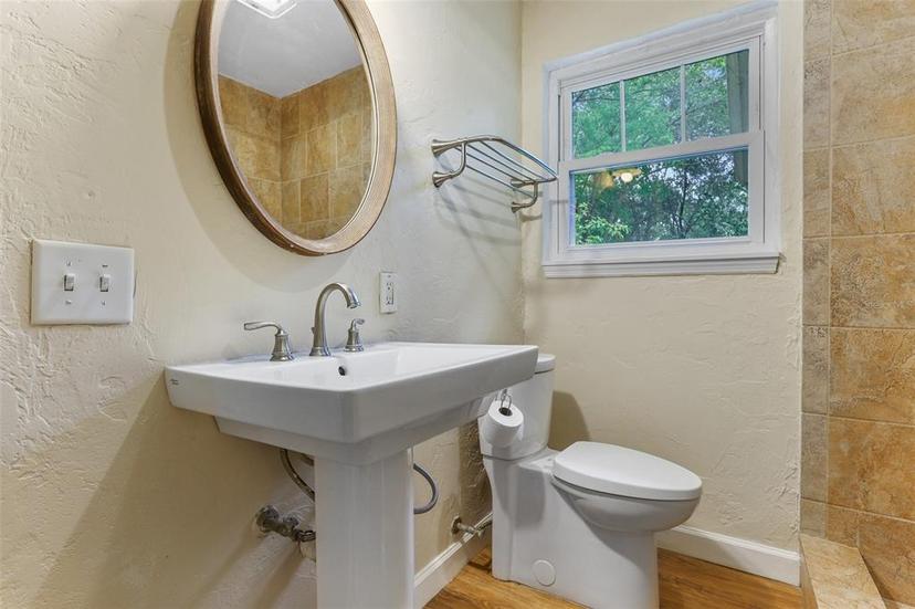 Picture of 1106 NE 10Th Avenue, Gainesville FL 32601