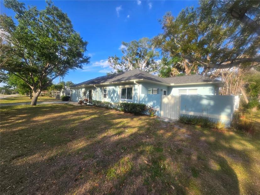 Picture of 901 Groveland Avenue, Venice FL 34285