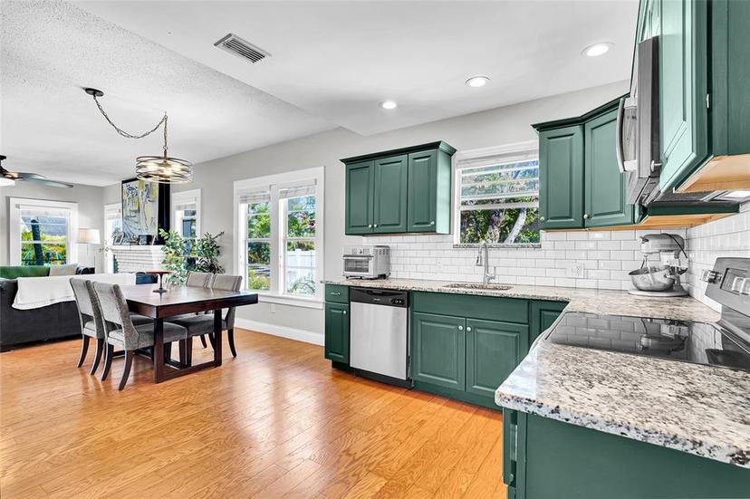 Picture of 705 28Th Street N, St Petersburg FL 33713