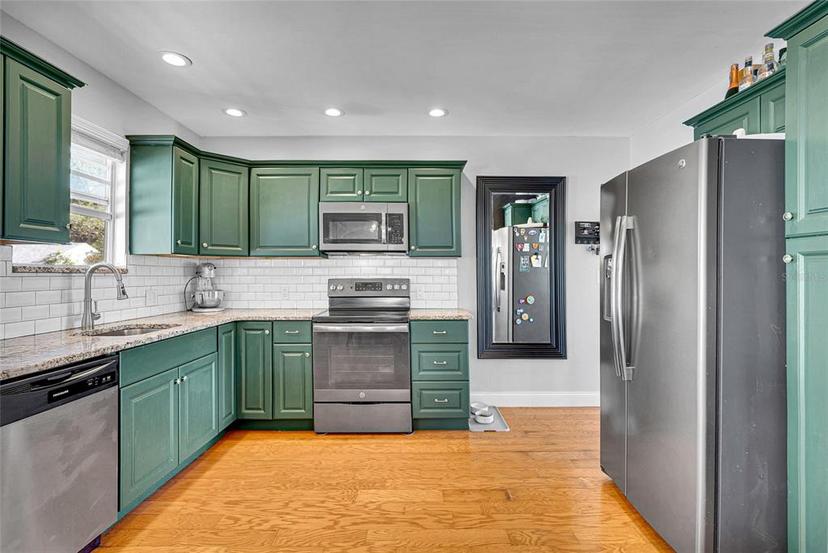 Picture of 705 28Th Street N, St Petersburg FL 33713