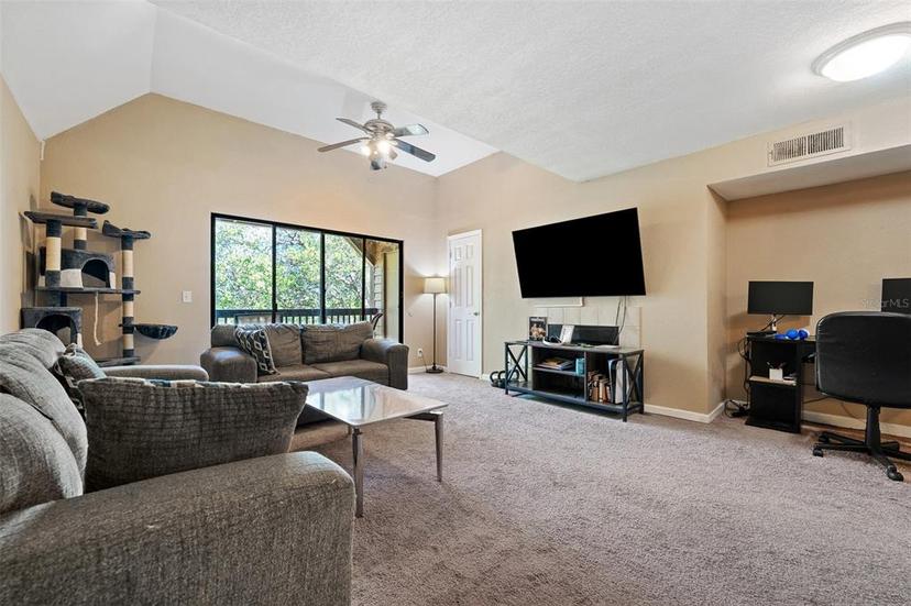 Picture of 325 Lakepointe Drive Unit 303, Altamonte Springs FL 32701