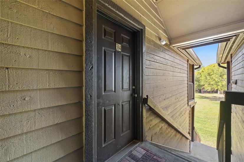 Picture of 380 Lakepointe Drive Unit 304, Altamonte Springs FL 32701