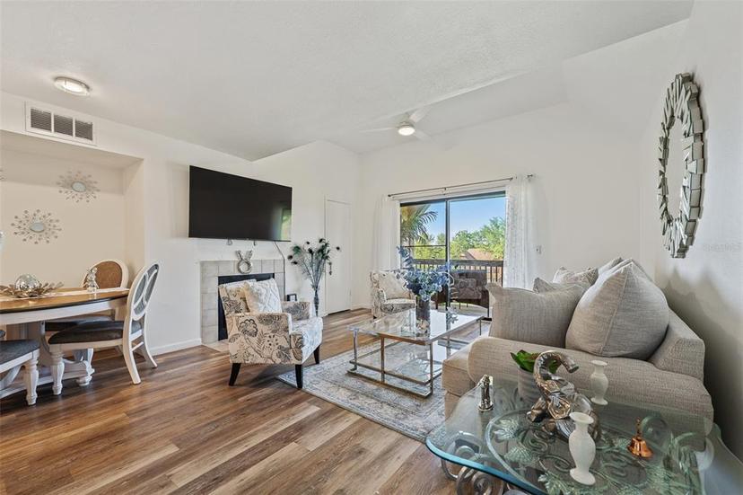 Picture of 380 Lakepointe Drive Unit 304, Altamonte Springs FL 32701