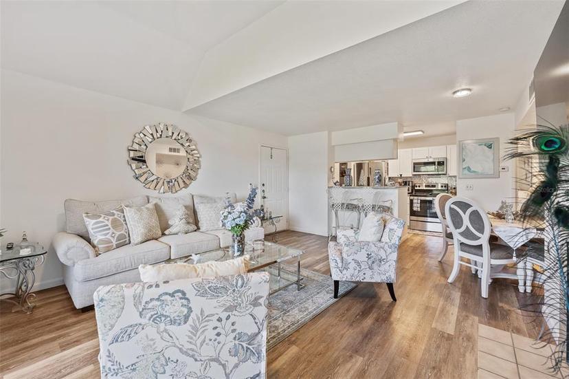 Picture of 380 Lakepointe Drive Unit 304, Altamonte Springs FL 32701