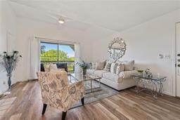 Picture of 380 Lakepointe Drive Unit 304, Altamonte Springs, FL 32701