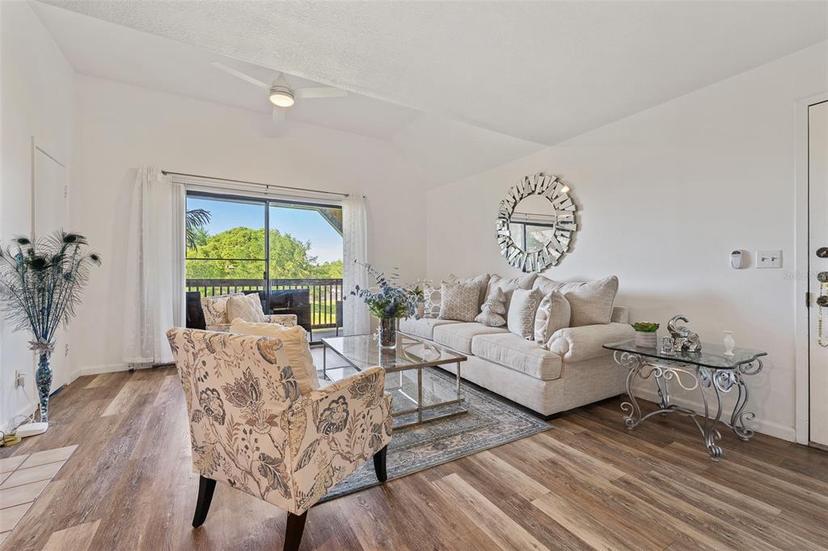 Picture of 380 Lakepointe Drive Unit 304, Altamonte Springs FL 32701