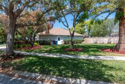 Picture of 11704 Derbyshire Drive, Tampa, FL 33626