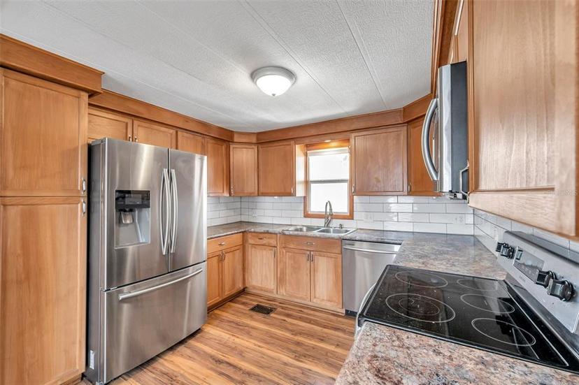 Picture of 4851 W Gandy Boulevard Unit B3 L8, Tampa FL 33611