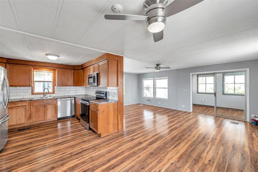 Picture of 4851 W Gandy Boulevard Unit B3 L8, Tampa FL 33611