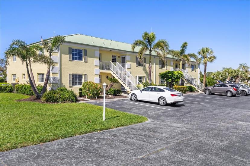 Picture of 942 Capri Isles Boulevard Unit 105, Venice FL 34292