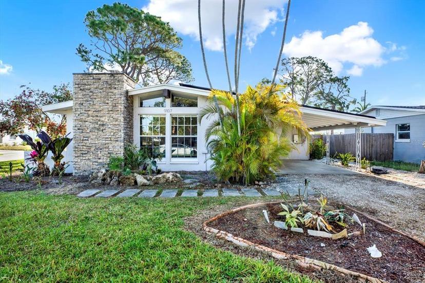 Picture of 9107 Bay Street Ne, St Petersburg FL 33702