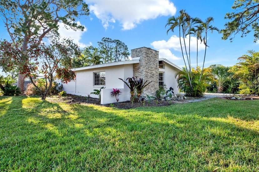 Picture of 9107 Bay Street Ne, St Petersburg FL 33702