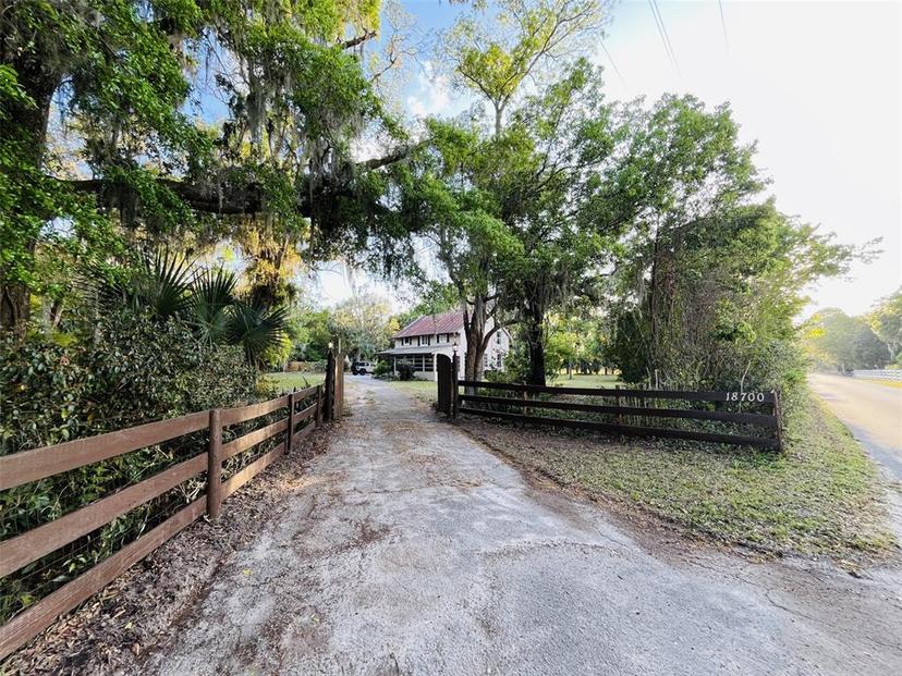 Picture of 18700 Ravenswood Road, Altoona FL 32702