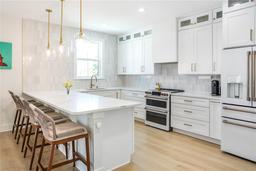 Picture of 1725 Massachusetts Avenue Ne, St Petersburg, FL 33703