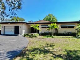 Picture of 500 Oleander Way S, St Petersburg, FL 33707