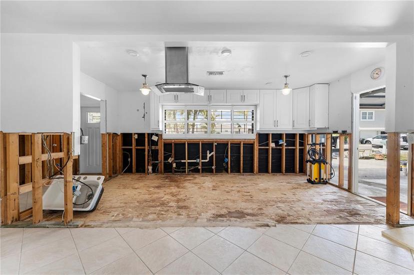 Picture of 636 Tarawitt Drive, Longboat Key FL 34228
