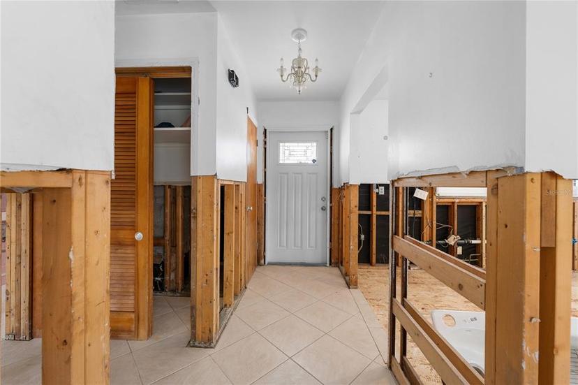 Picture of 636 Tarawitt Drive, Longboat Key FL 34228