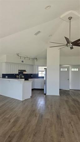 Picture of 6940 4Th Street S, St Petersburg, FL 33705