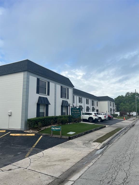 Picture of 2808 W Azeele Street Unit 202, Tampa FL 33609