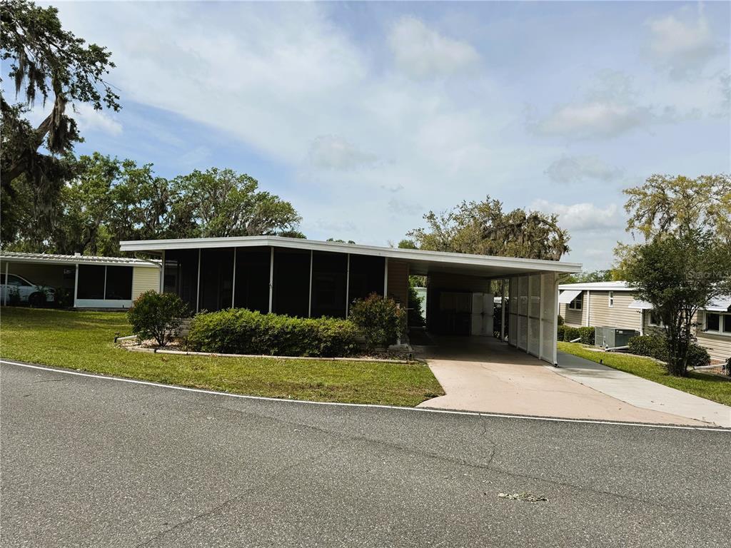 Picture of 139 Royal Palm Drive, Leesburg, FL 34748