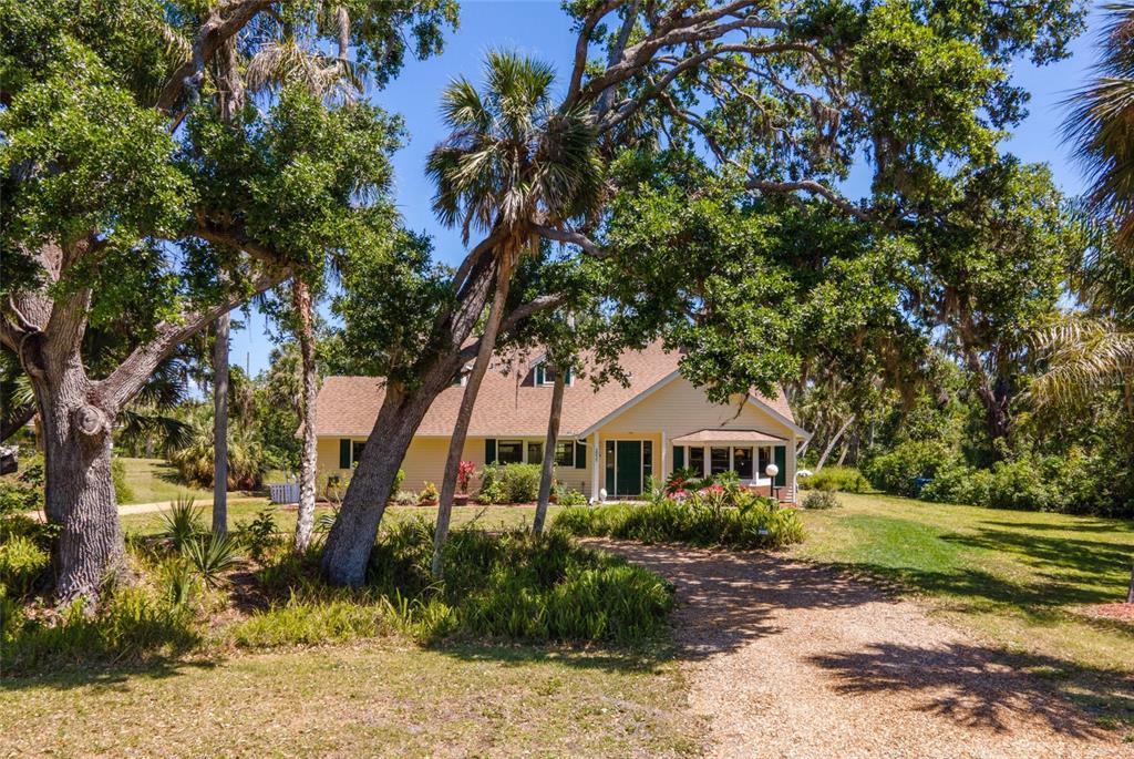 Picture of 2020 E Dolphin Drive, Englewood, FL 34223