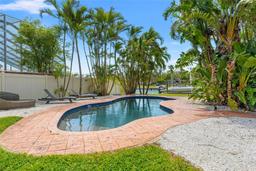 Picture of 3901 Pompano Drive Se, St Petersburg, FL 33705