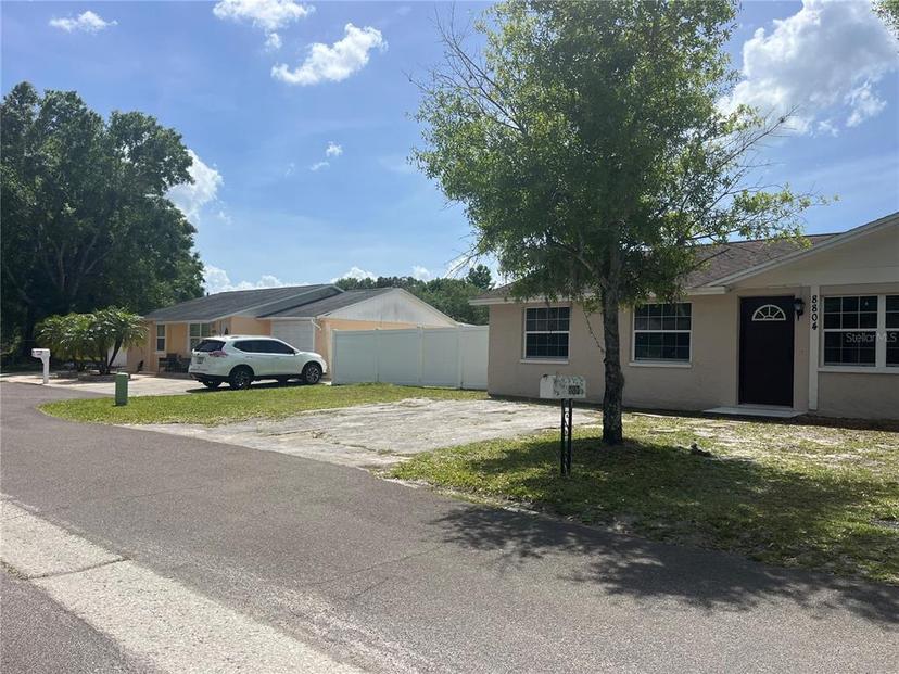 Picture of 8804 Briar Hollow Court, Tampa FL 33634