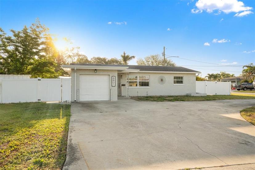 Picture of 8801 Sunlit Cove Drive Ne, St Petersburg FL 33702