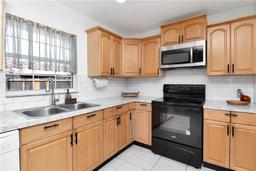 Picture of 10705 Knollsway Court, Tampa, FL 33625
