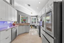 Picture of 10602 Rochester Way, Tampa, FL 33626