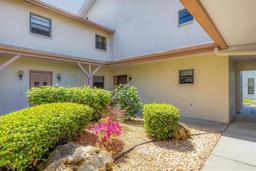 Picture of 1759 Lake Place Unit 1759-B, Venice, FL 34293