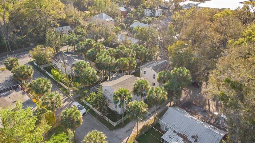 Picture of 215 E Voorhis Avenue Unit 2D, Deland FL 32724
