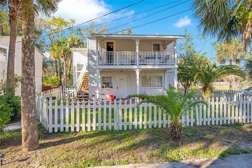 Picture of 215 E Voorhis Avenue Unit 2D, Deland FL 32724