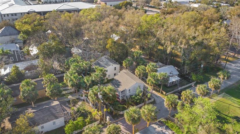 Picture of 215 E Voorhis Avenue Unit 2D, Deland FL 32724