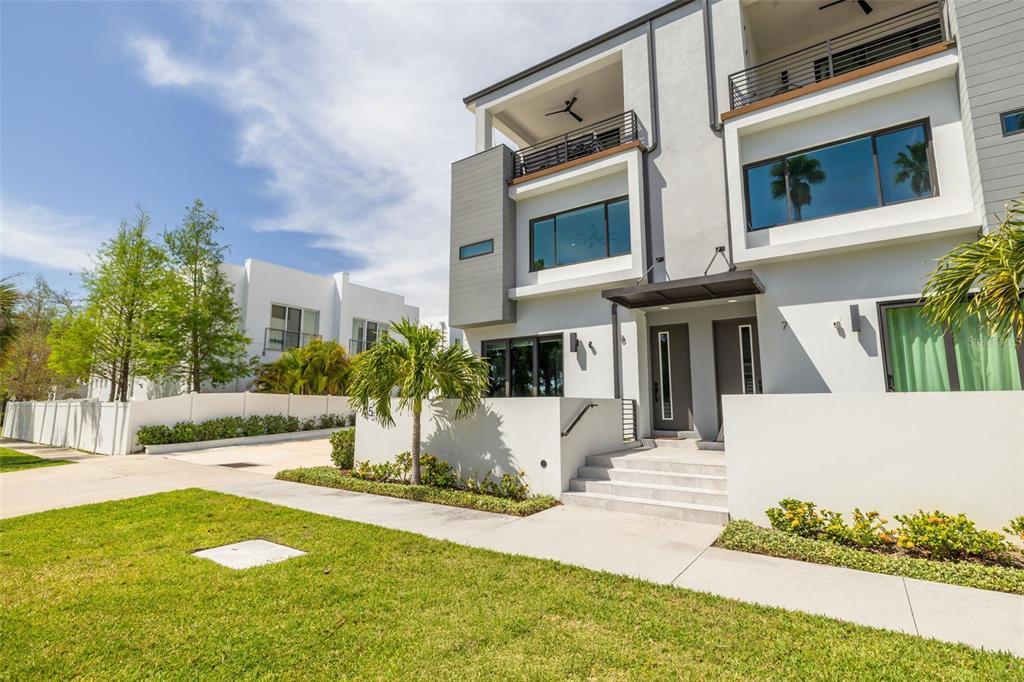Picture of 4515 W North A Street Unit 8, Tampa, FL 33609