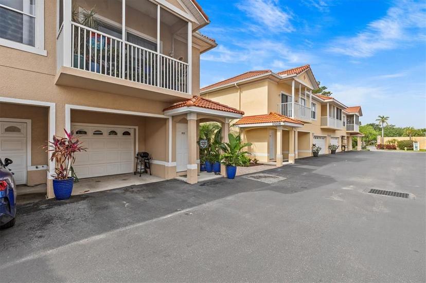 Picture of 21020 Sunpoint Way Unit 202, Lutz FL 33558