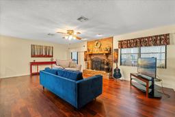 Picture of 910 E Heron Circle, Winter Haven, FL 33884