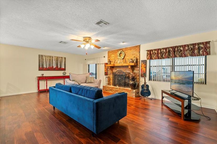 Picture of 910 E Heron Circle, Winter Haven FL 33884