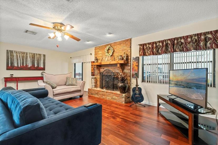 Picture of 910 E Heron Circle, Winter Haven FL 33884