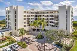 Picture of 2016 Harbourside Drive Unit 332, Longboat Key, FL 34228