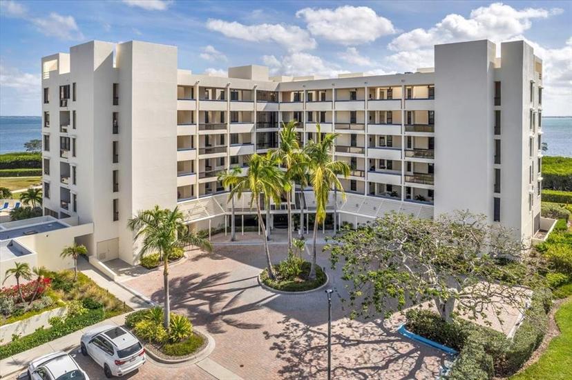 Picture of 2016 Harbourside Drive Unit 332, Longboat Key FL 34228