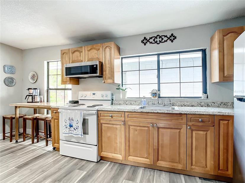 Picture of 2425 Auburn Street S, St Petersburg FL 33712