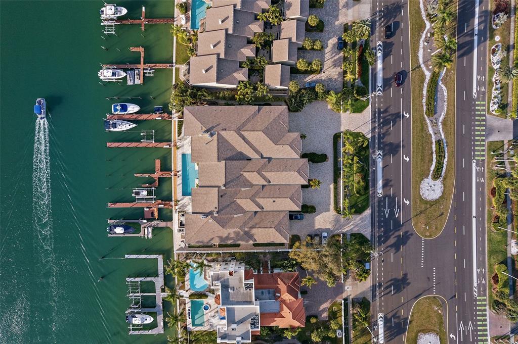 Picture of 830 Pinellas Bayway S, St Petersburg, FL 33715