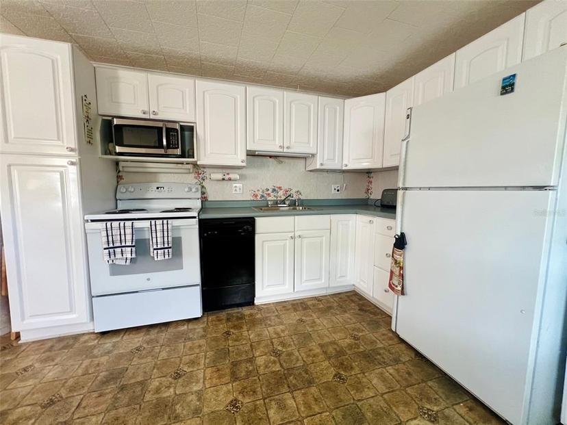 Picture of 1891 Englewood Road Unit 60, Englewood FL 34223