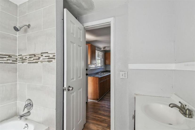 Picture of 2119 W Chestnut Street, Tampa FL 33607