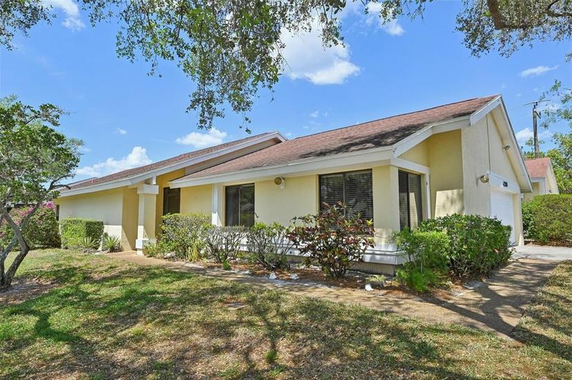 Picture of 4203 Carriage Drive Unit 27, Sarasota FL 34241