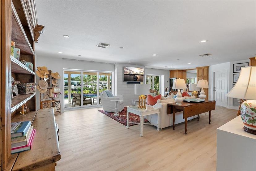 Picture of 1112 38Th Avenue Ne, St Petersburg FL 33704