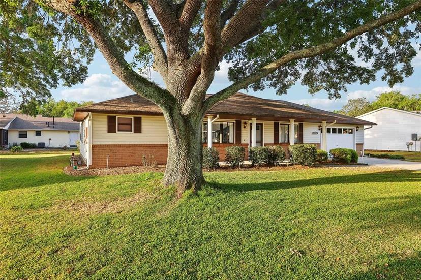 Picture of 2301 Bonnie View Court, Leesburg FL 34788